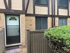 Building Photo - 158 Skyline Dr