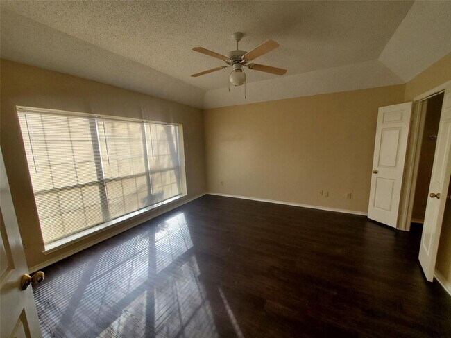 Building Photo - Move in ready home in Mesquite!