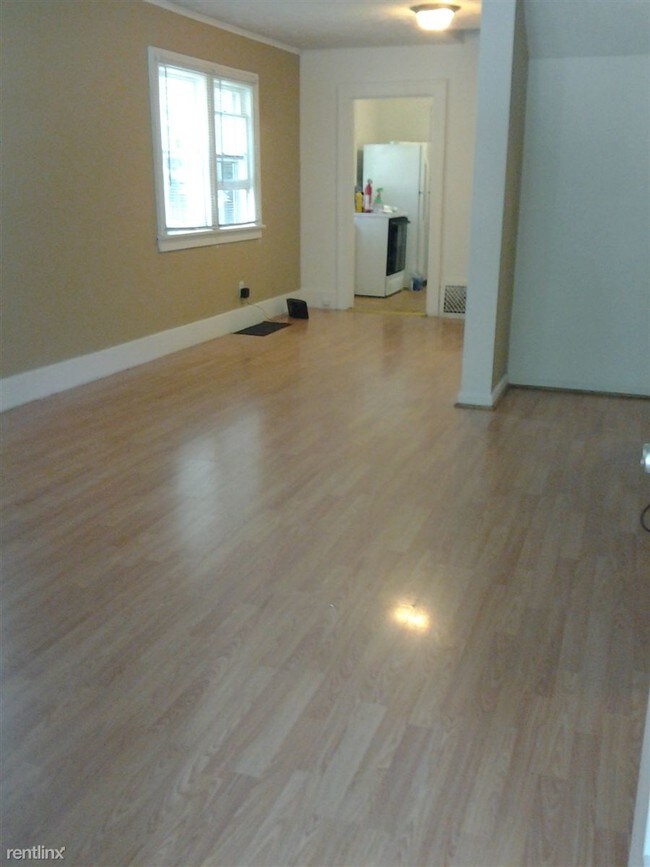 Building Photo - 6 br, 2 bath House - 415 Eldred St