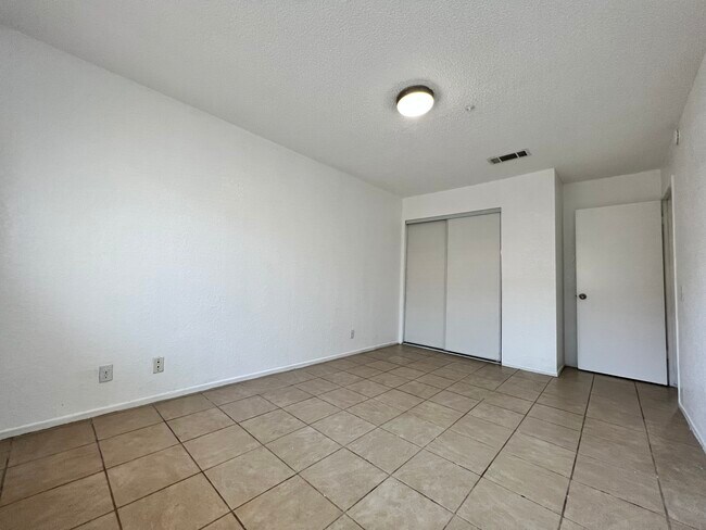 Building Photo - 13901 Caliente Dr