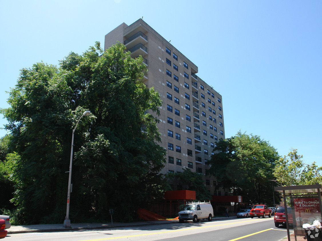 Foto principal - Wesley Hall Apartments