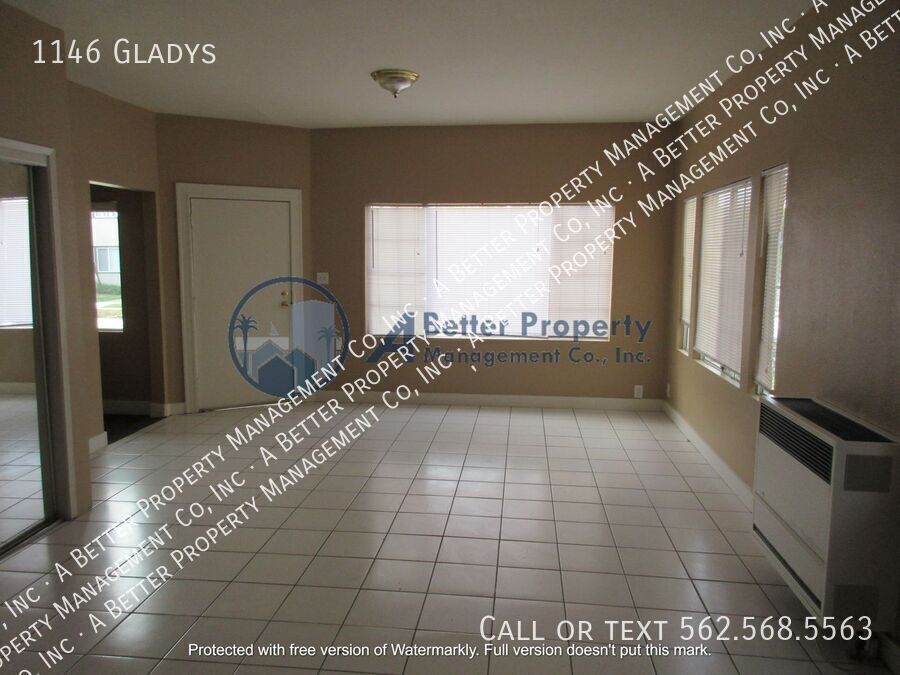 Foto del edificio - 2 story 3 bed, 2 bath w/tiled floors & inc...