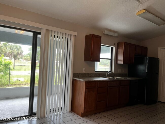 Building Photo - 111 Lura Ln
