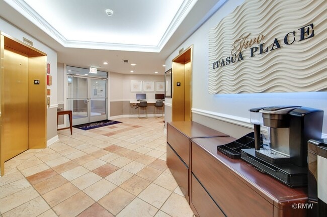 Building Photo - 2 Itasca Rd