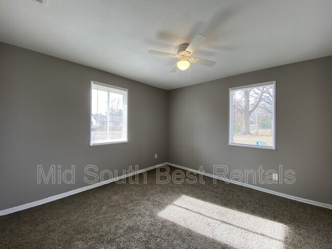 Building Photo - 2740 Lola Ave