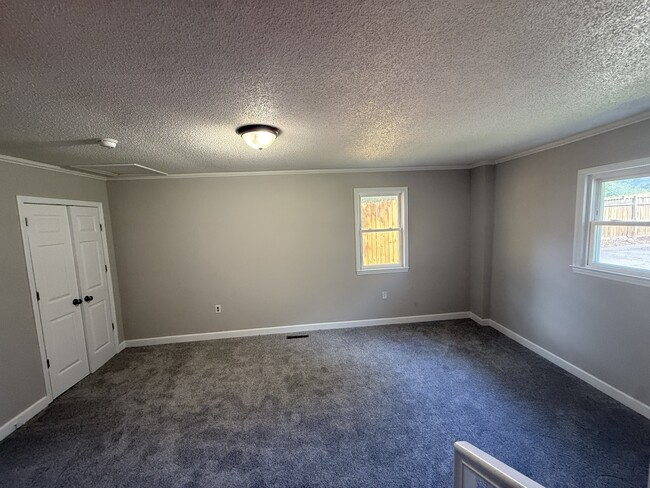 Building Photo - 4633 Tobacco St