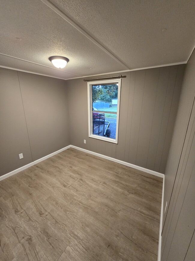 Building Photo - 36 Haney Park