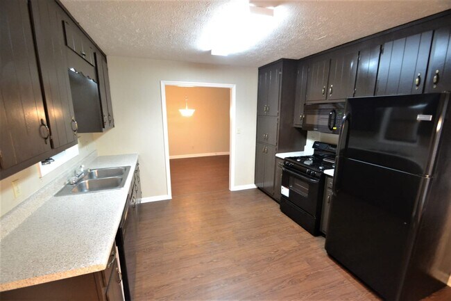 Foto del edificio - 4070 Sumit Wood Dr NW