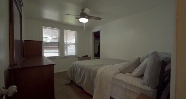 Building Photo - 2303 Sweetbriar Ave