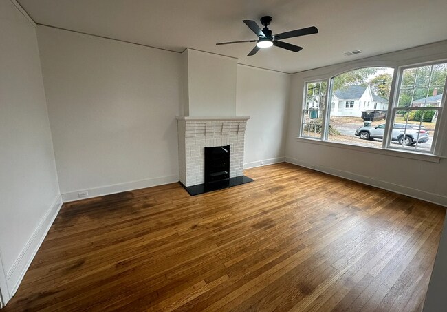 Foto del edificio - Fully Renovated 1-Bedroom Duplex in the Heart of Shandon – Minutes from USC & Fort Jackson! - 373...