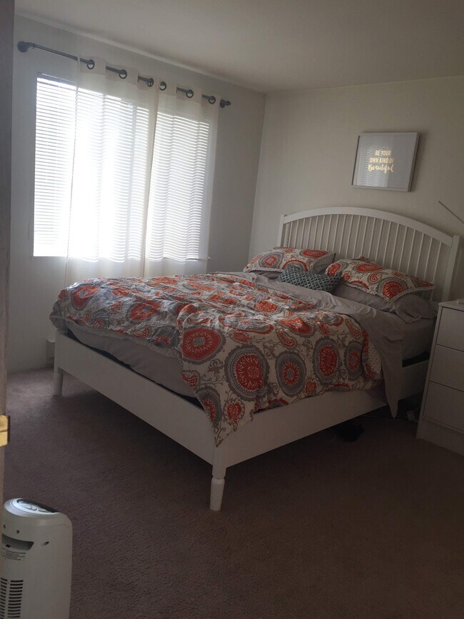 master bed room - 5000 Lake Washington Blvd NE