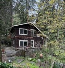 Building Photo - 2010 Sparrow Valley Rd