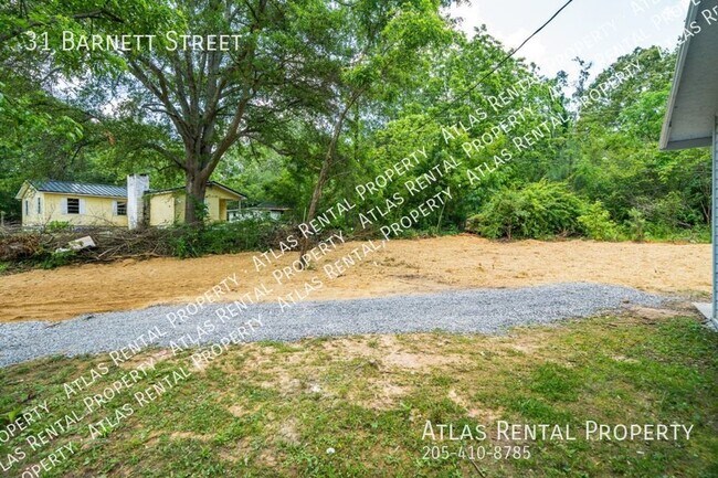 Building Photo - 31 Barnett Street Adamsville, AL 35005