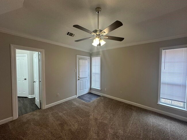 Building Photo - 5500 Pine Oak Ln