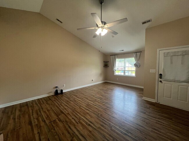 Foto del edificio - 141 Louie Ln