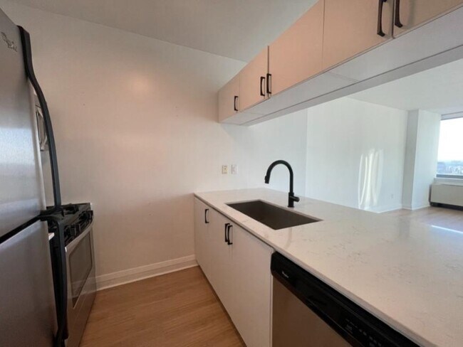 Building Photo - 1 bedroom in New York NY 10001