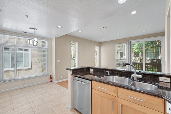 Building Photo - 437 Camille Cir