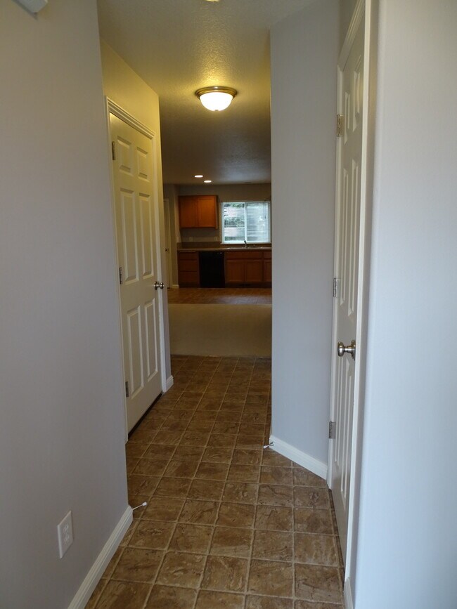 Foto del edificio - Beautiful Salmon Creek Home for Lease next...