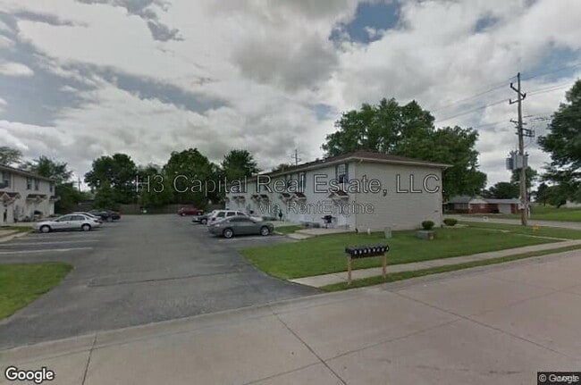 Photo - 6040  Old Collinsville Rd Townhome