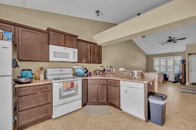Foto del edificio - Oviedo Condo One-bedroom Available UTILITIES included.