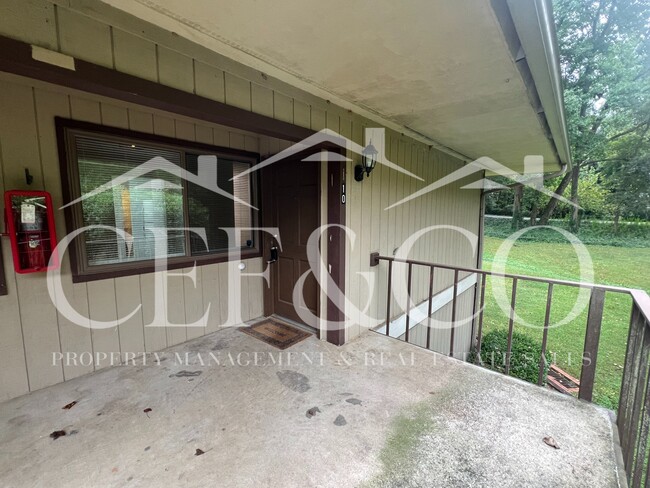 Building Photo - 751 Springdale Dr