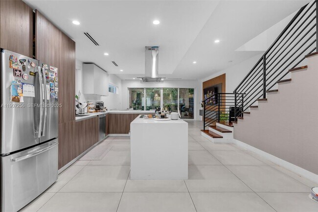 Foto del edificio - 3048 SW 18th St