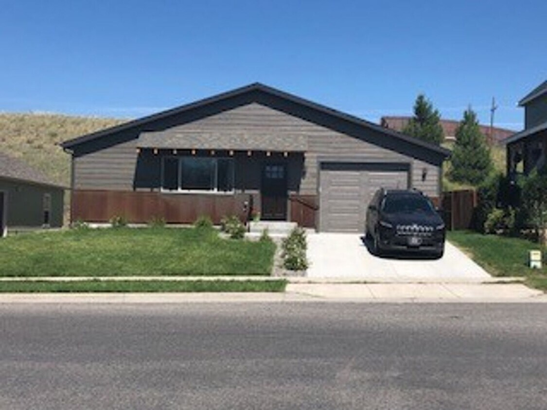 Primary Photo - 702 W Summit, Livingston MT, 59047