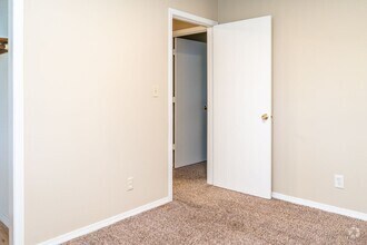 Building Photo - 4501-4503-4503 W Millbrook Dr