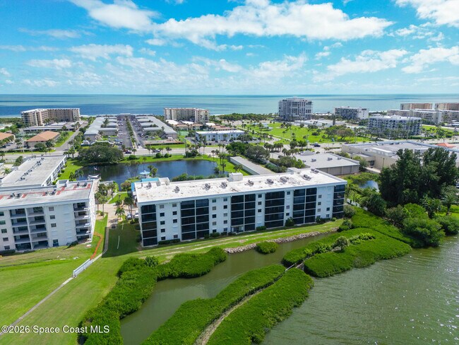 Foto del edificio - 3165 N Atlantic Ave