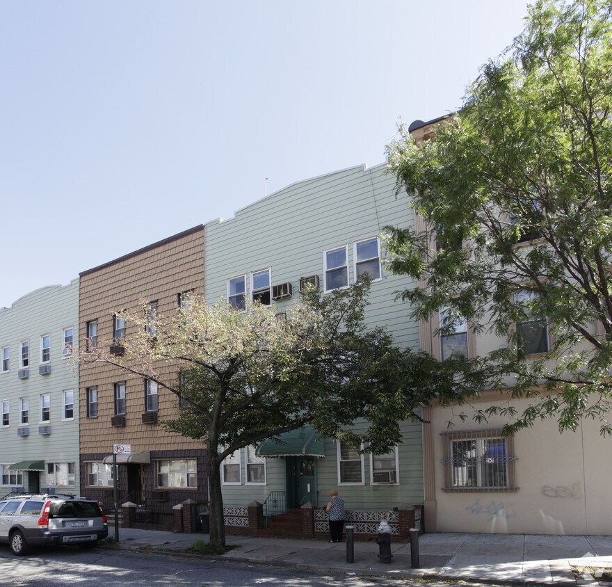 Building Photo - 334 Manhattan Ave