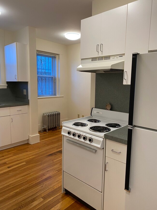 Building Photo - 11 Strathmore Rd