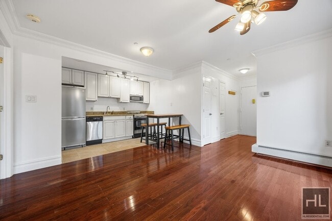 Building Photo - 49-07-49-43 43rd Ave