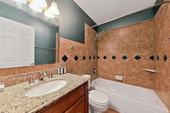 Building Photo - 434 Hunters Way