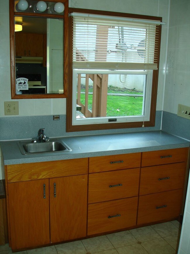 Building Photo - 924 Quarry Rd