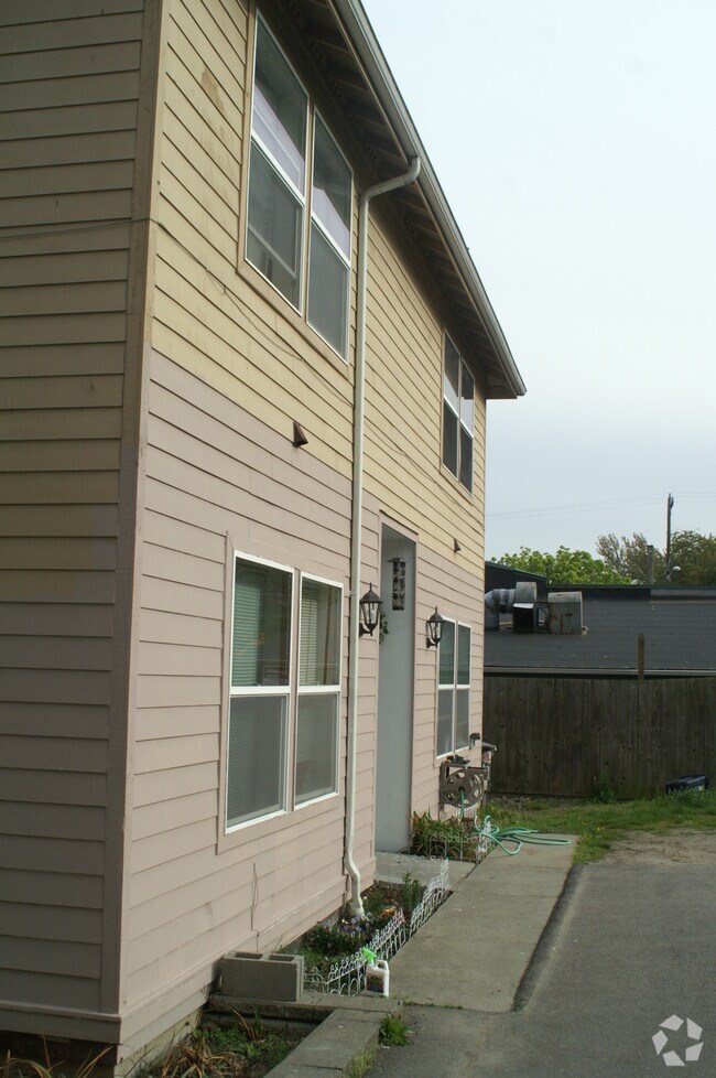  - 317 26th Ave S