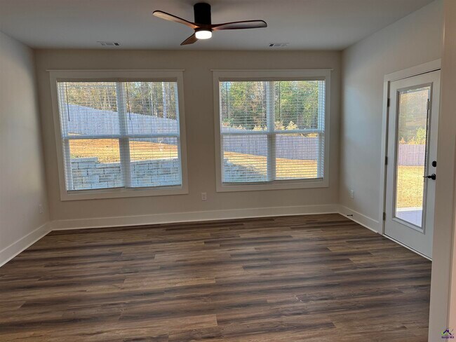 Foto del edificio - 405 Echo Ln