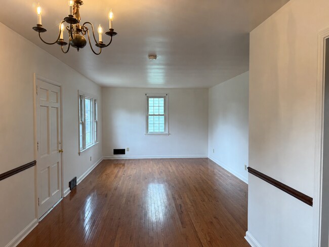 Foto del edificio - Beautiful 3 Bedroom 1 bathroom Cape Cod with Bonus Room!