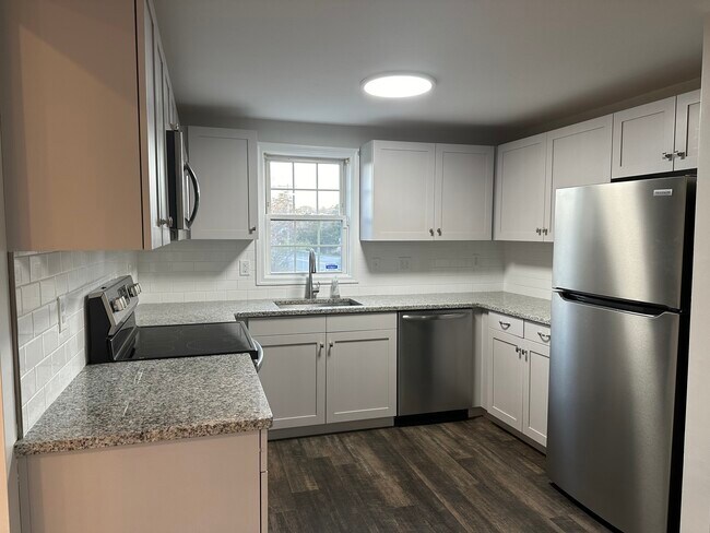 Building Photo - 208 Wareham Rd