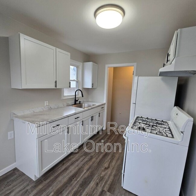 Foto del edificio - 353 South Blvd W