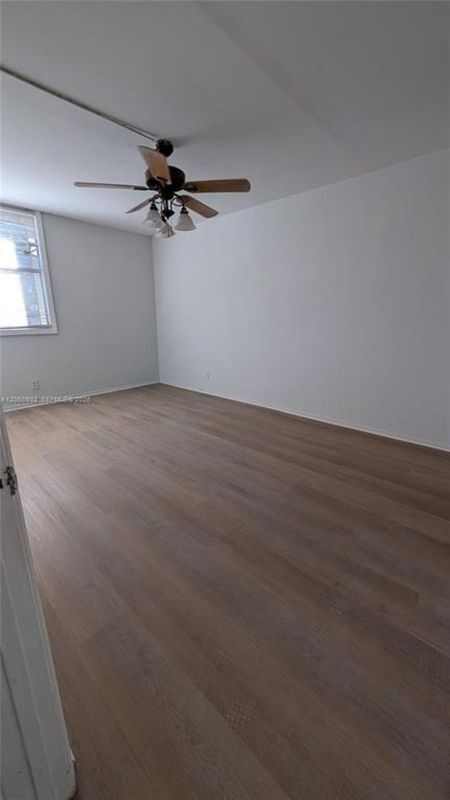 Foto del edificio - 2701 Riverside Dr