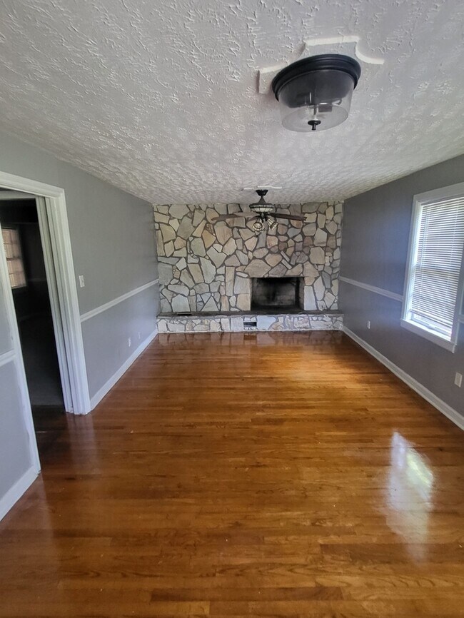 Foto del edificio - 140 Spencer Hill Ct