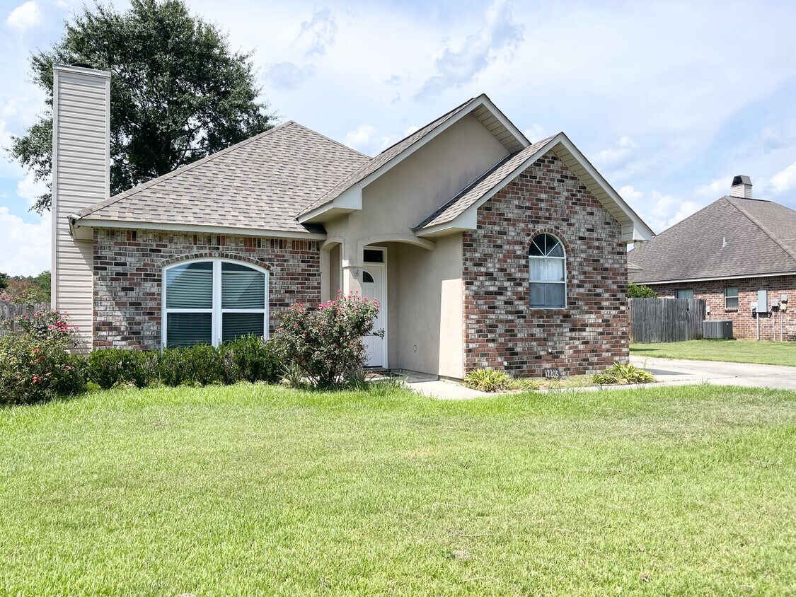 Foto principal - 3 Bedroom House In Livingston Parish with ...