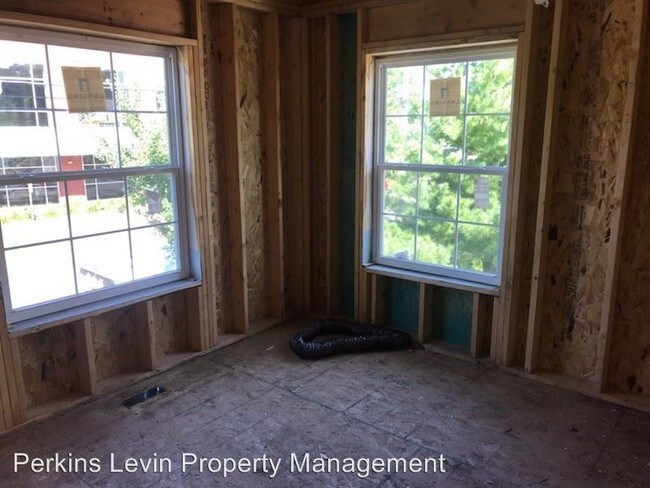 Building Photo - 1705 NE 2nd St