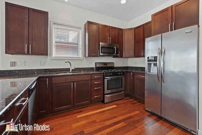 Foto del edificio - 1315 N Wicker Park Ave