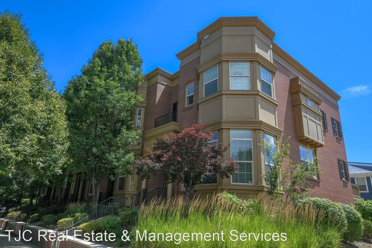 Foto principal - 3 br, 2.5 bath House - 8340 E 29th Avenue