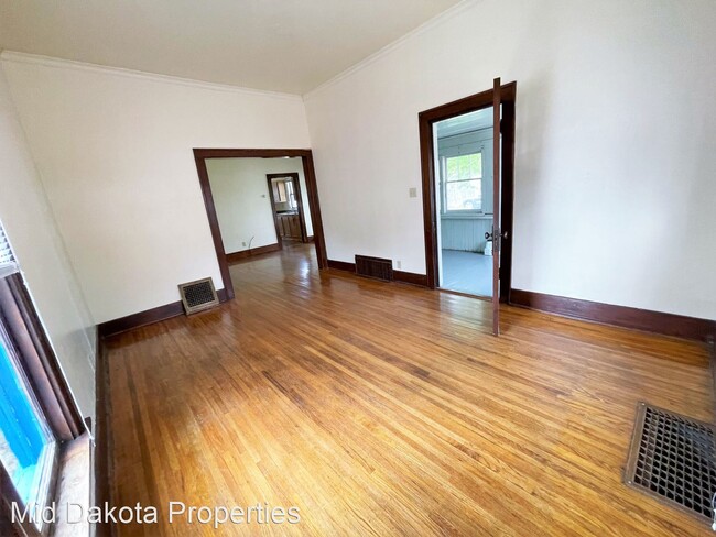 Foto del edificio - 2 br, 1 bath House - 723 W 5th