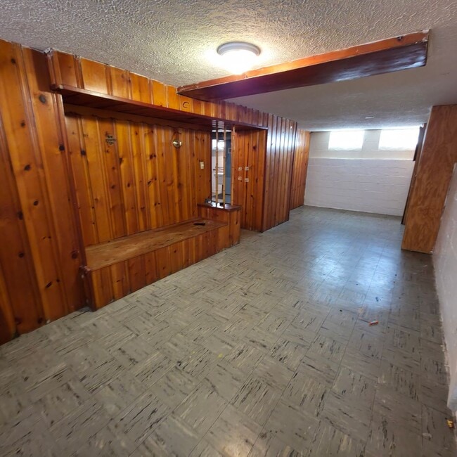 Building Photo - Single Family 3 Bed 1 Bath For Rent Coming...