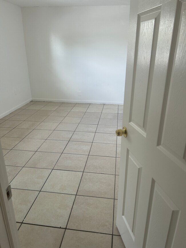 Foto del edificio - 5725 NW 27th Ct