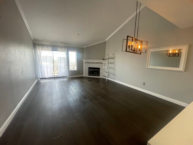Building Photo - 110 Oak Ct