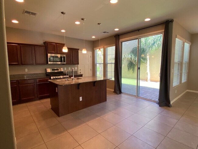 Building Photo - 2705 S Valle Verde